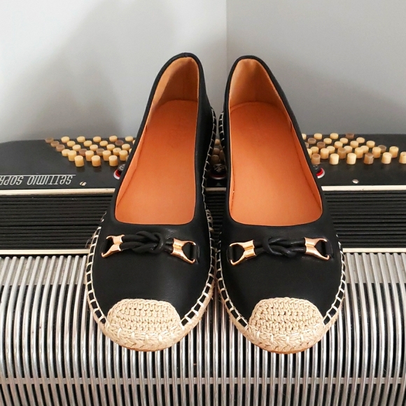PRACTICALLY NEW CHARLOTTE RUSSE BLACK & IVORY FLATS ESPADRILLES W/RUBBER… - Picture 2 of 6